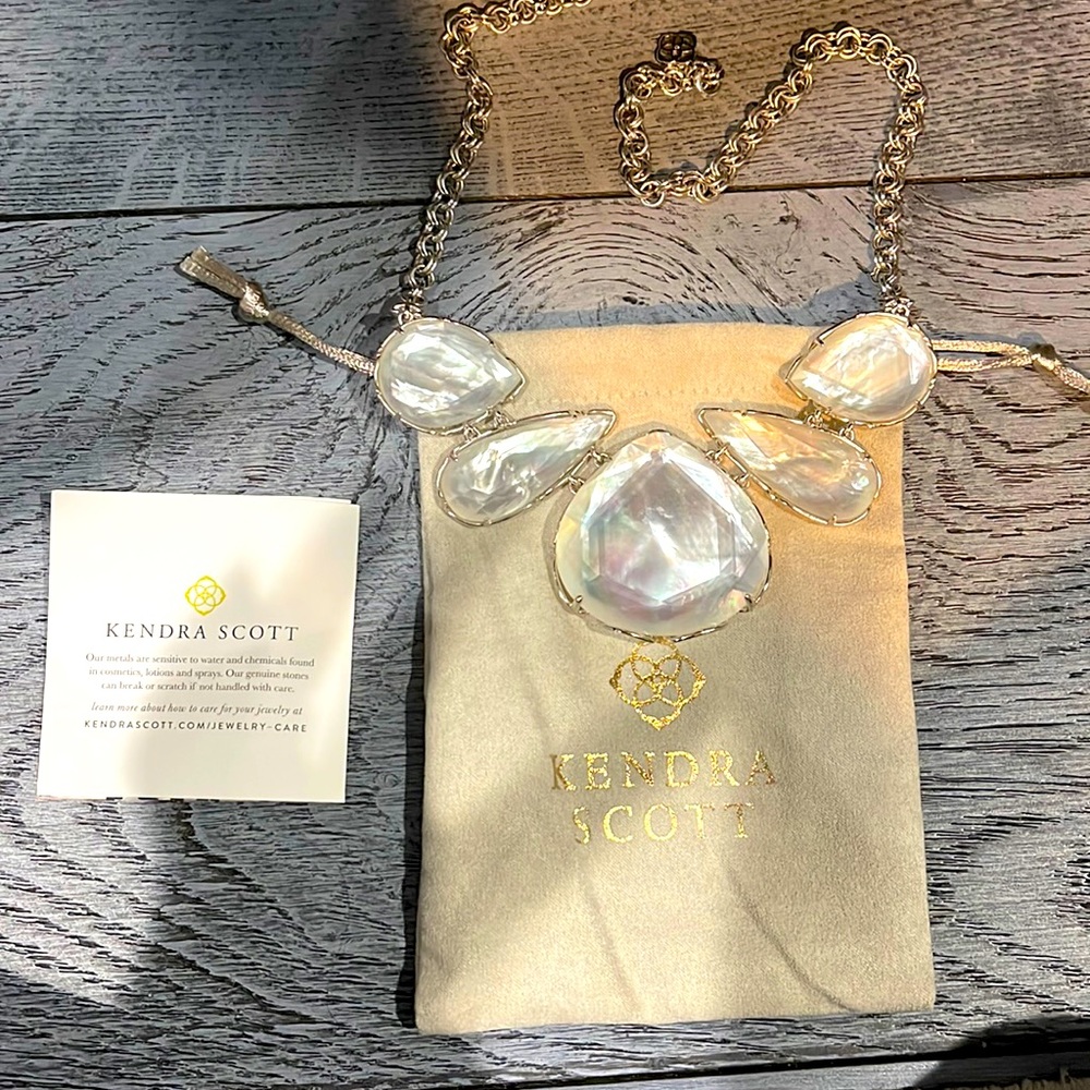Kendra Scott Necklace. Kenzie Statement Necklace.